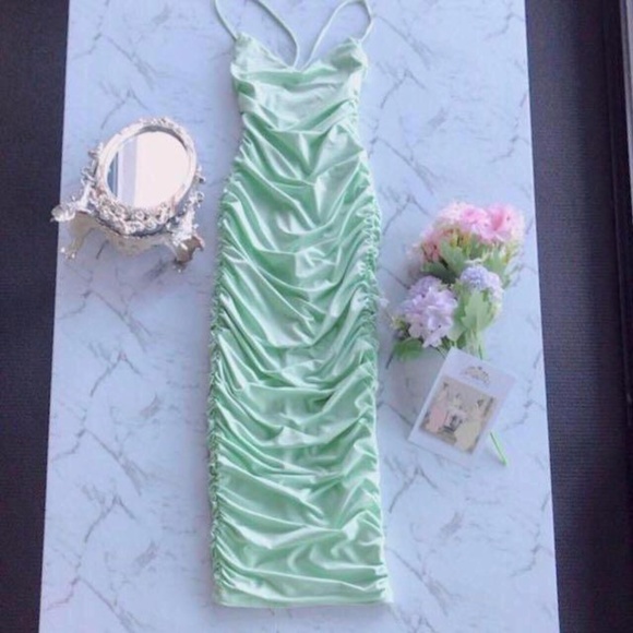 Oh polly mint midi dress - size 6 (XS) - Picture 2 of 6